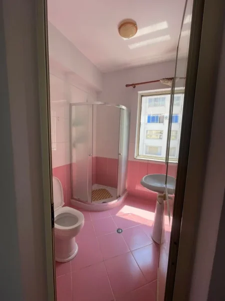 Durres, jepet me qera apartament 2+1+Ballkon Kati 3, 90 m² 450 € (plazh iliria)