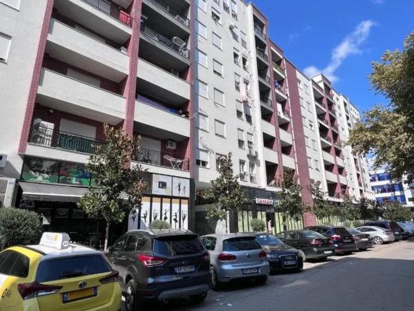 Tirane, shes apartament 1+1+Ballkon Kati 1, 70 m² 130.000 € (Rruga 5 Maji)
