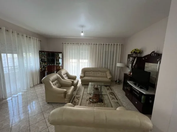 Tirane, shitet Vile 4+1 Kati 0, 613 m² 630.000 € (sauk)