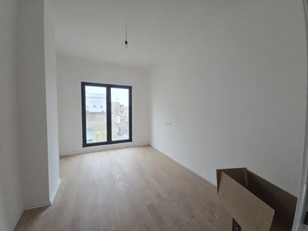 Tirane, shitet apartament 2+1+Ballkon , 103 m² 293.000 € (Rruga e Barrikadsve)
