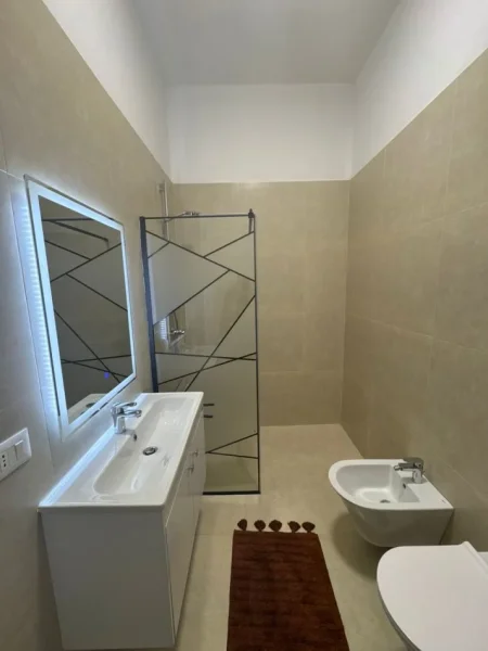 Shqiperi, jepet me qera apartament 1+1+Ballkon Kati 3, 82 m² 800 € (Kompleksi Delijorgji)