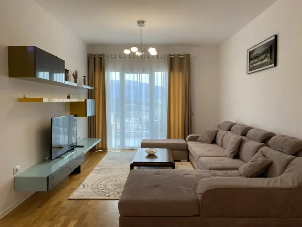 Tirane, jepet me qera apartament 2+1+Ballkon Kati 3, 110 m² 1.000 € (Kopshti Botanik)