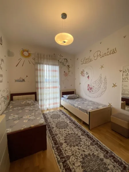 Tirane, jepet me qera apartament 2+1+Ballkon Kati 3, 110 m² 1.000 € (Kopshti Botanik)