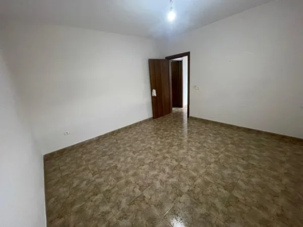 Tirane, jepet me qera apartament (Per Zyra)  2+1+Ballkon Kati 5, 78 m² 670 € (Ish Ekspozita)