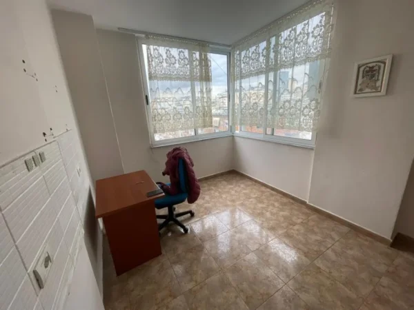 Tirane, jepet me qera apartament (Per Zyra)  2+1+Ballkon Kati 5, 78 m² 670 € (Ish Ekspozita)