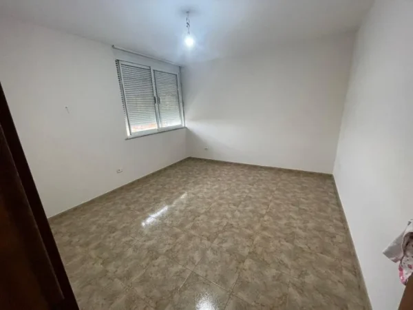 Tirane, jepet me qera apartament (Per Zyra)  2+1+Ballkon Kati 5, 78 m² 670 € (Ish Ekspozita)
