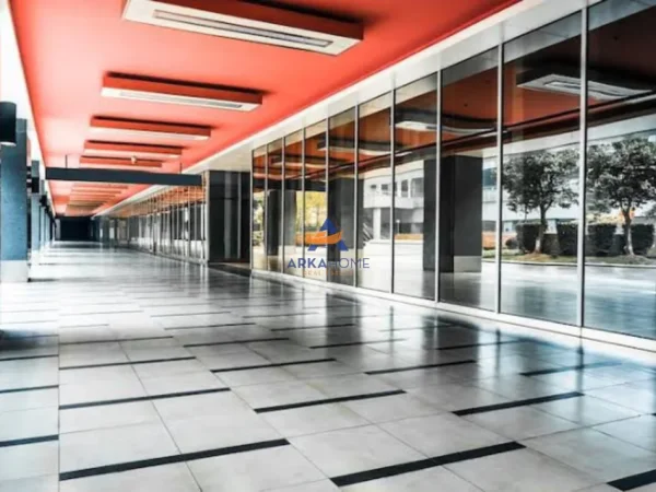 Tirane, jepet me qera ambjent biznesi Kati 0, 160 m² 3.500 € 