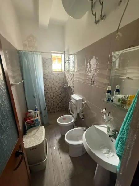 Durres, jepet me qera apartament 1+1+Ballkon Kati 1, 60 m² 250 € (ish kenete)