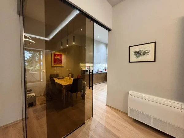 Tirane, shes apartament 3+1 Kati 1, 165 m² 330.000 € (Rruga Peti)