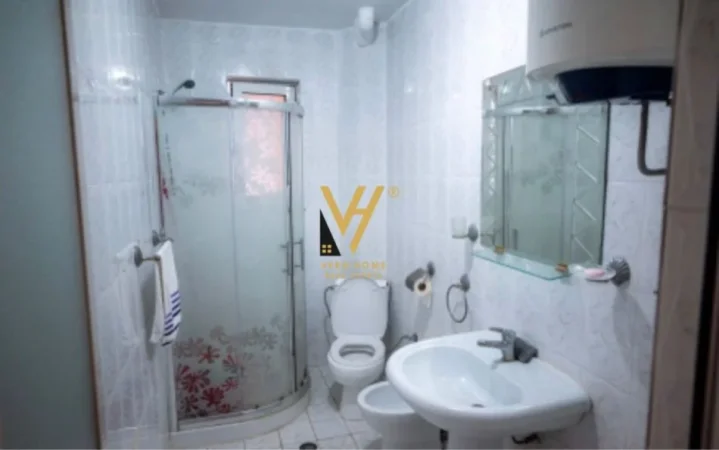 Tirane, jepet me qera apartament 3+1+Ballkon Kati 4, 80 m² 750 € (PAZARI I RI)