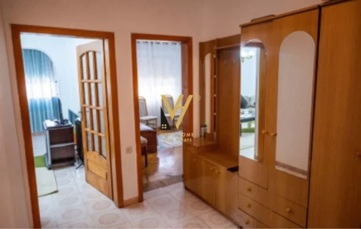 Tirane, jepet me qera apartament 3+1+Ballkon Kati 4, 80 m² 750 € (PAZARI I RI)
