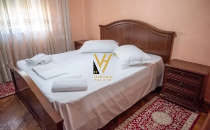 Tirane, jepet me qera apartament 3+1+Ballkon Kati 4, 80 m² 750 € (PAZARI I RI)