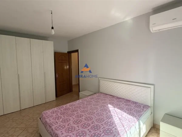 Tirane, jepet me qera apartament 2+1+Ballkon Kati 1, 75 m² 571 € 