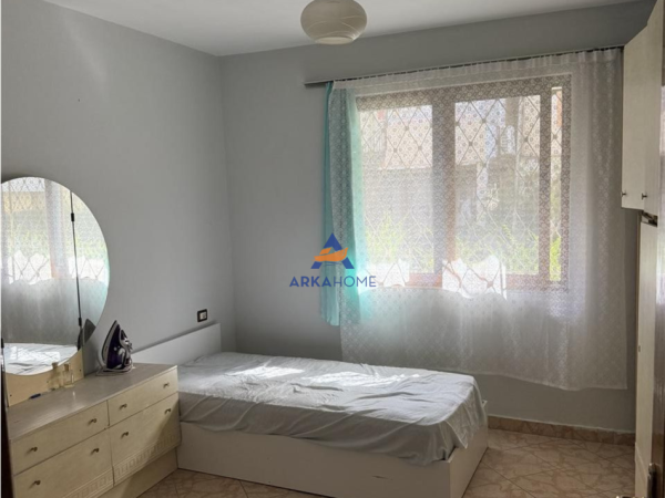 Tirane, jepet me qera apartament 2+1+Ballkon Kati 1, 75 m² 571 € 