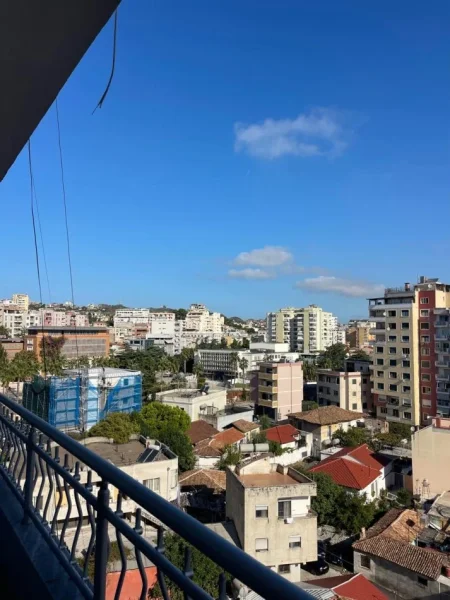 Durres, jepet me qera apartament 2+1+Ballkon , 105 m² 650 € (durres)