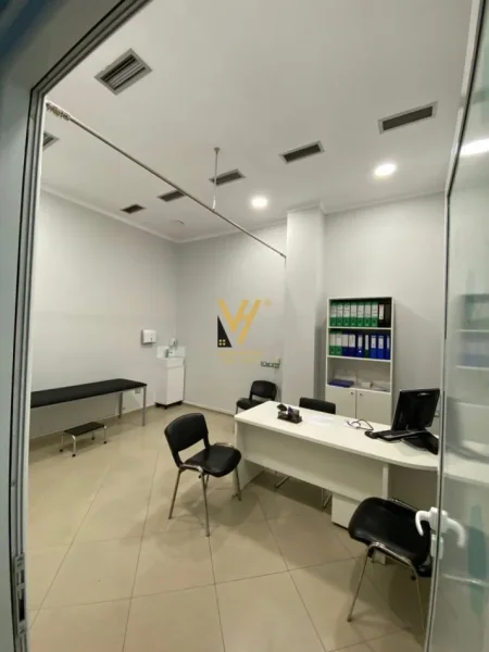 Tirane, jepet me qera dyqan Kati 0, 134 m² 2.000 € (DON BOSKO)