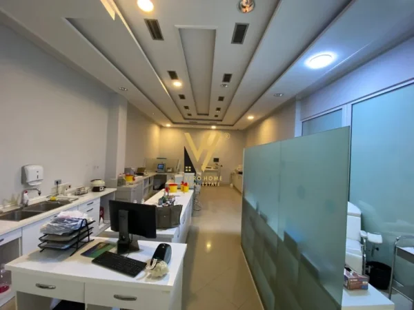 Tirane, jepet me qera dyqan Kati 0, 134 m² 2.000 € (DON BOSKO)