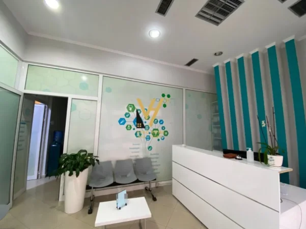 Tirane, jepet me qera dyqan Kati 0, 134 m² 2.000 € (DON BOSKO)