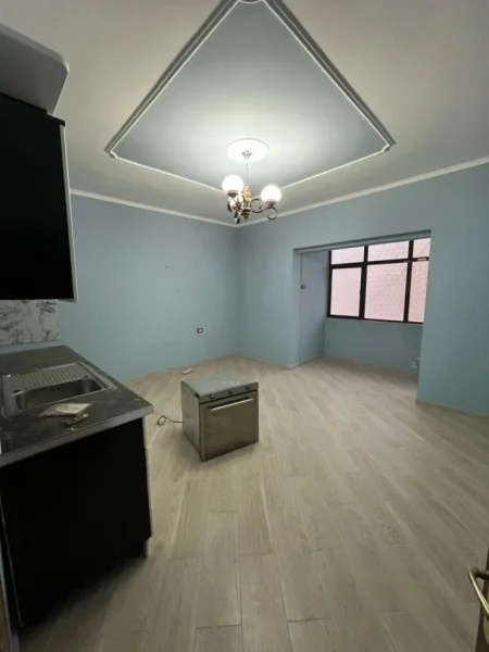 Durres, jepet me qera apartament 2+1 Kati 5, 95 m² 300 € (durres)