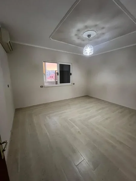 Durres, jepet me qera apartament 2+1 Kati 5, 95 m² 300 € (durres)