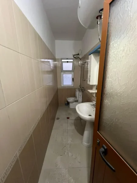 Durres, jepet me qera apartament 2+1 Kati 5, 95 m² 300 € (durres)