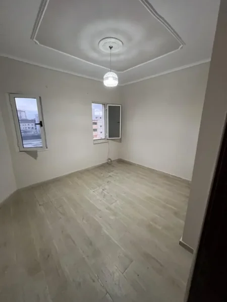 Durres, jepet me qera apartament 2+1 Kati 5, 95 m² 300 € (durres)