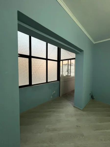 Durres, jepet me qera apartament 2+1 Kati 5, 95 m² 300 € (durres)