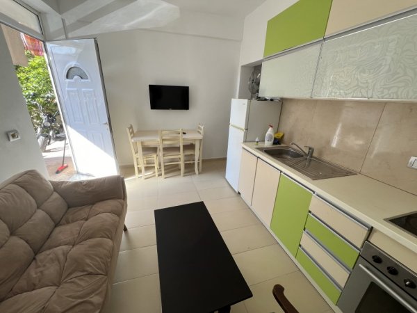 Tirane, jepet me qera shtepi 1+1 Kati 1, 45 m² 250 € (Perballe UET Porcelan)