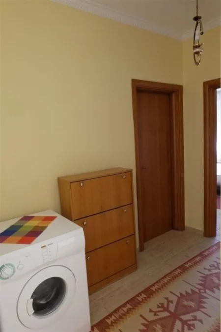 Tirane, jepet me qera apartament 1+1 Kati 3, 600 m² 600 € (Qender)