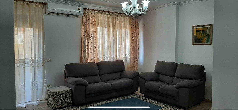Tirane, jepet me qera apartament 1+1 Kati 3, 600 m² 600 € (Qender)