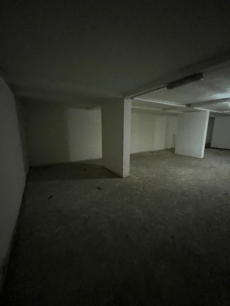 Tirane, shitet magazine Kati -1, 208 m² 150.000 € (rruga bardhyl)