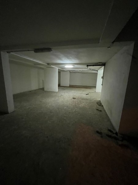 Tirane, shitet magazine Kati -1, 208 m² 150.000 € (rruga bardhyl)