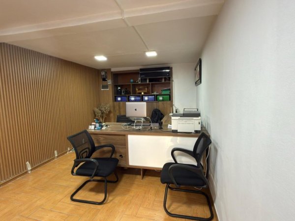 Tirane, jepet me qera zyre Kati 0, 20 m² 350 € (rruga e durresit)