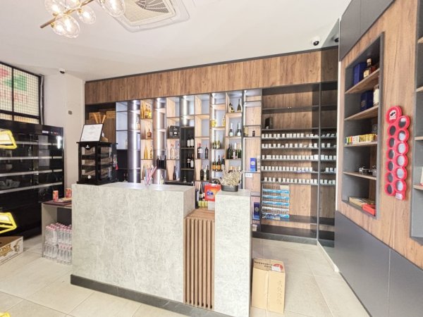 Tirane, jepet me qera ambjent biznesi Kati 0, 510 € 