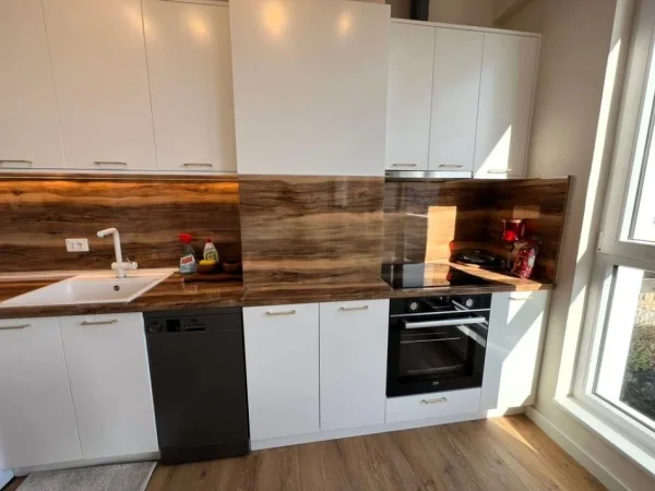 Tirane, jepet me qera apartament 1+1 Kati 7, 69 m² 700 € (komuna e parisit)