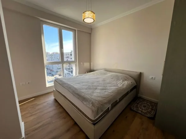 Tirane, jepet me qera apartament 1+1 Kati 7, 69 m² 700 € (komuna e parisit)