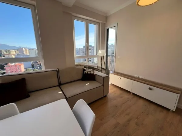 Tirane, jepet me qera apartament 1+1 Kati 7, 69 m² 700 € (komuna e parisit)