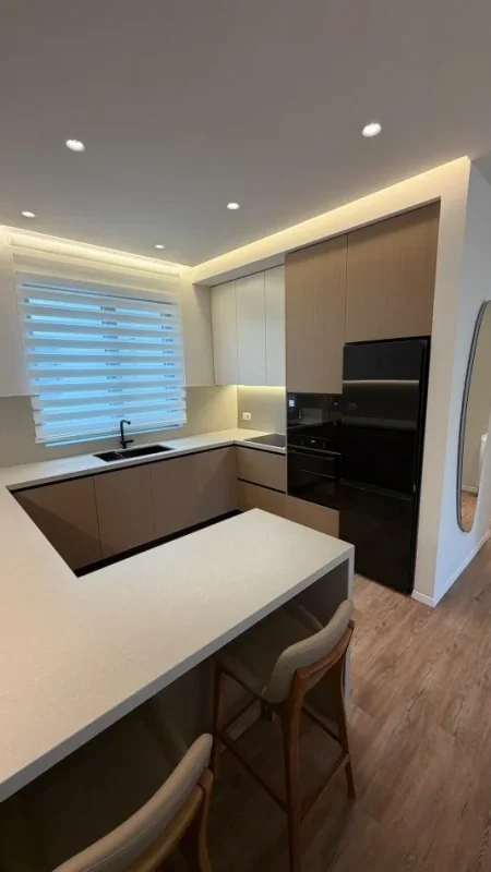 Tirane, jepet me qera 2+1 , 120 m² 1.800 € 