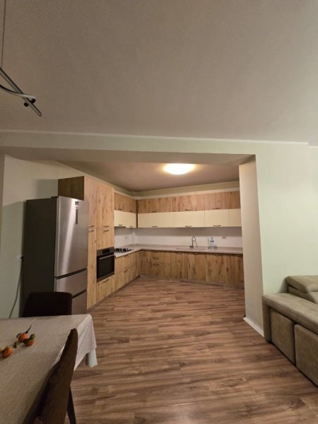 Tirane, jepet me qera apartament 3+1 Kati 5, 127 m² 770 € (Rruga Beniamin Kruta)