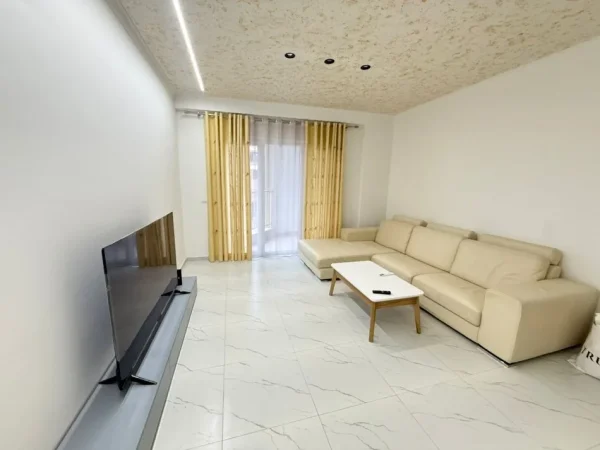 Tirane, jepet me qera apartament 1+1 Kati 1, 67 m² 720 € (Rruga Hysni Gerbolli)