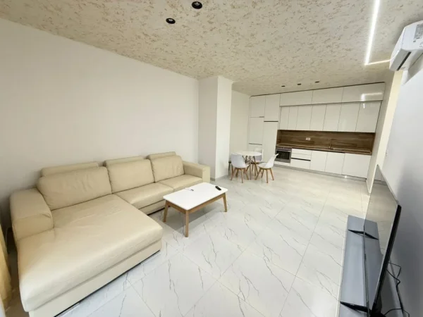 Tirane, jepet me qera apartament 1+1 Kati 1, 67 m² 720 € (Rruga Hysni Gerbolli)