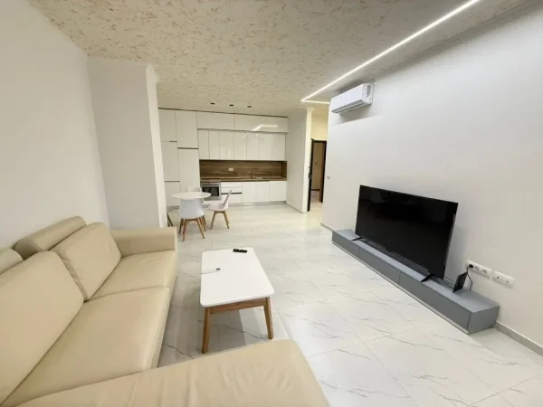 Tirane, jepet me qera apartament 1+1 Kati 1, 67 m² 720 € (Rruga Hysni Gerbolli)