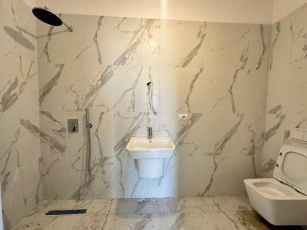 Tirane, shitet apartament 2+1 Kati 3, 103 m² 293.000 € (Rruga e Barrikadave)