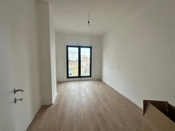 Tirane, shitet apartament 2+1 Kati 3, 103 m² 293.000 € (Rruga e Barrikadave)