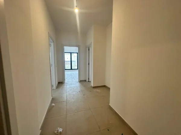 Tirane, shitet apartament 2+1 Kati 3, 103 m² 293.000 € (Rruga e Barrikadave)