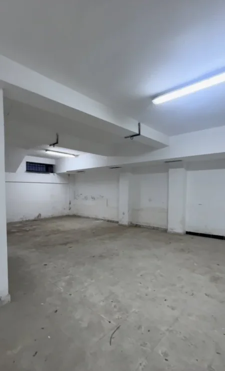 Tirane, jepet me qera ambjent biznesi Kati -1, 172 m² 1.200 € (PJETER BUDI)