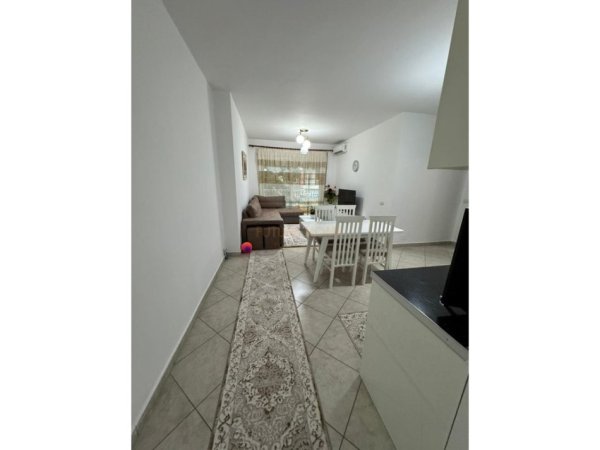 Tirane, jepet me qera apartament 2+1+2 Kati 1, 80 m² 550 € (Rruga 5 Maji , Prane Concord Center)