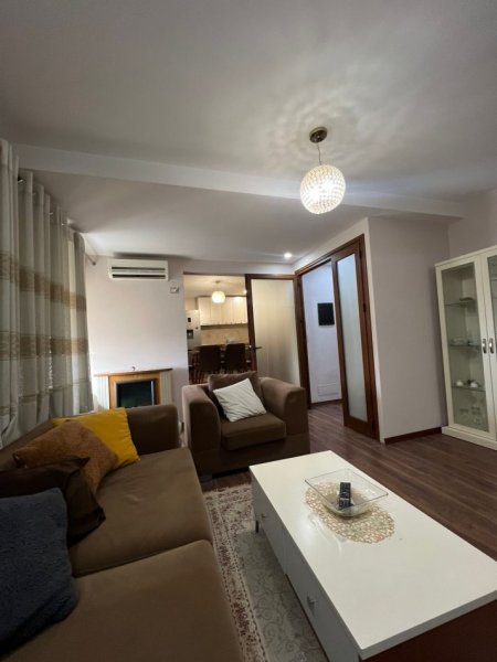 Tirane, jepet me qera apartament 3+1+Ballkon Kati 6, 140 m² 600 € (21 dhjetori)