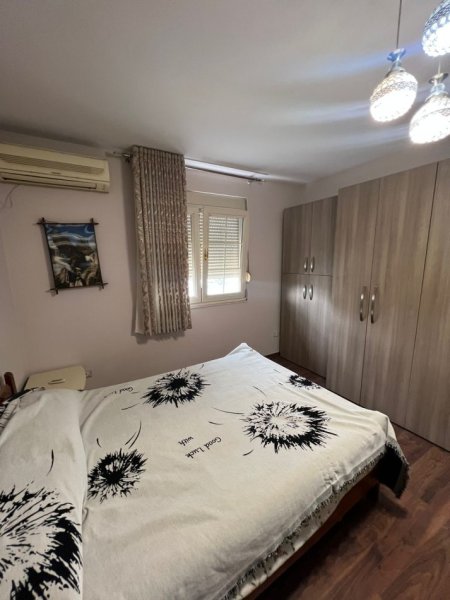 Tirane, jepet me qera apartament 3+1+Ballkon Kati 6, 140 m² 600 € (21 dhjetori)