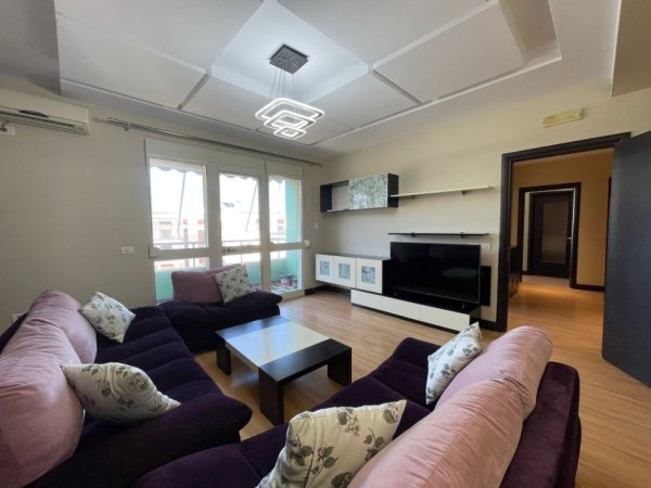 Tirane, jepet me qera apartament 2+1+Ballkon Kati 5, 105 m² 600 € (Astir Pas Vila L 1 Plotesisht I Mobiluar Ne Detaje)